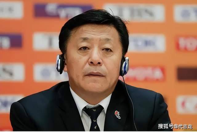 ;你就怕得罪郑多多对吧？你就是他的狗